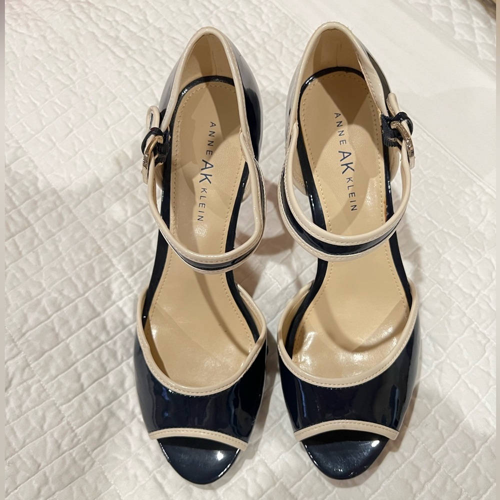 Navy Blue Anne Klein Pumps, size 8.5